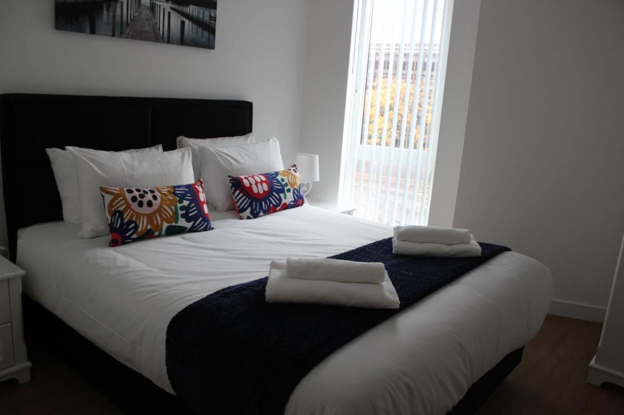 Berks Luxury Serviced Apartments , Free Parking, Free Gym And Free Wifi Bracknell Exterior foto