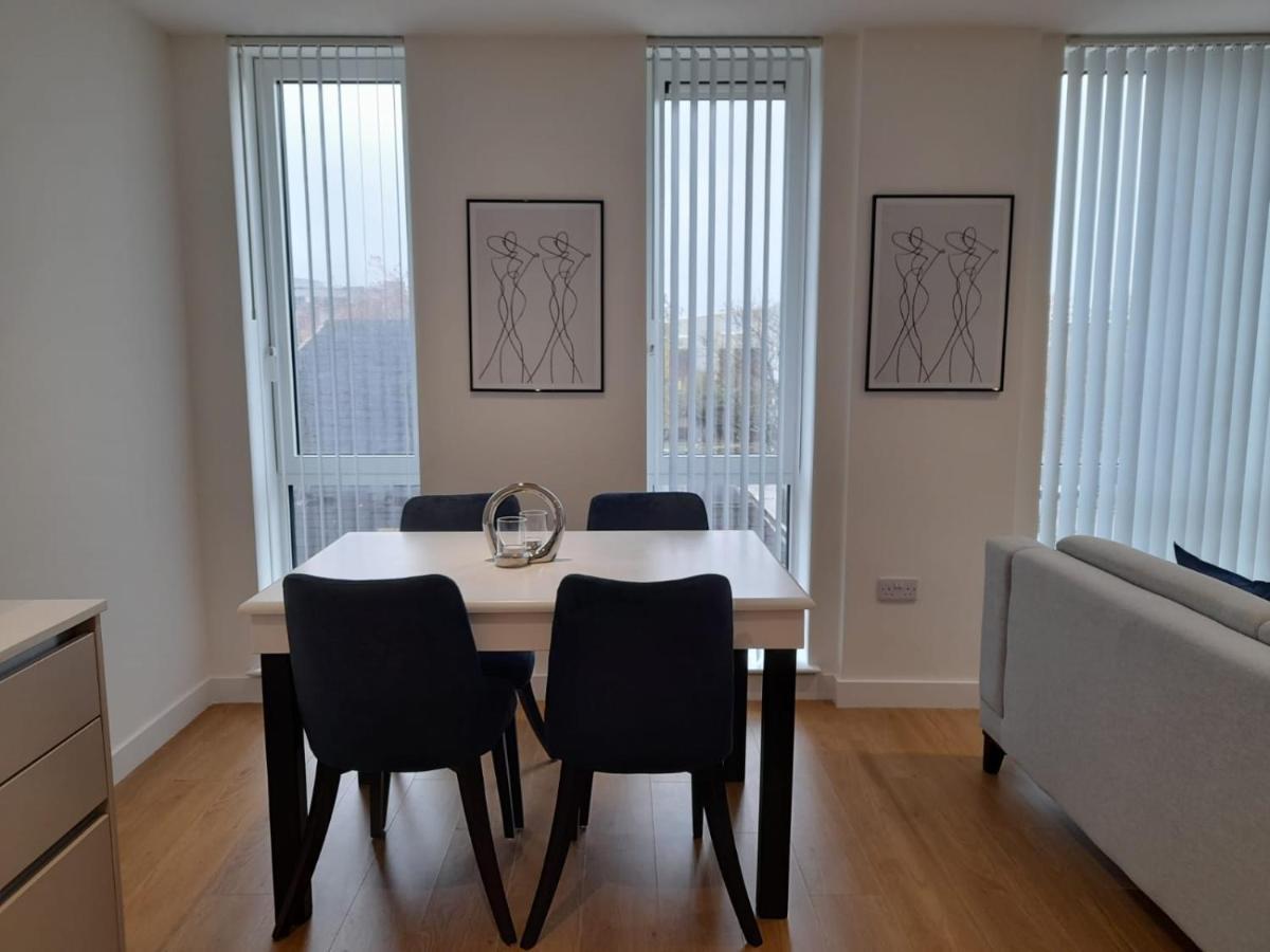Berks Luxury Serviced Apartments , Free Parking, Free Gym And Free Wifi Bracknell Exterior foto