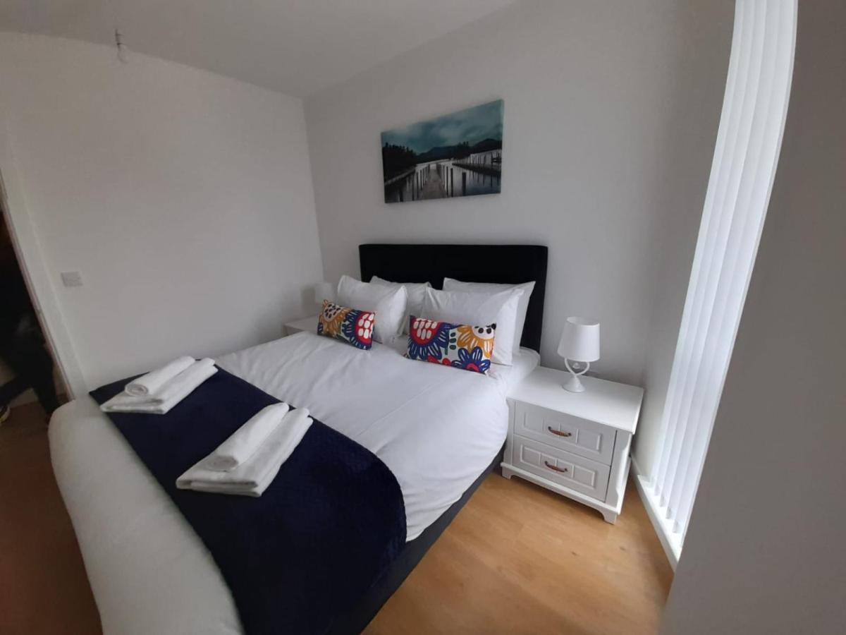 Berks Luxury Serviced Apartments , Free Parking, Free Gym And Free Wifi Bracknell Exterior foto