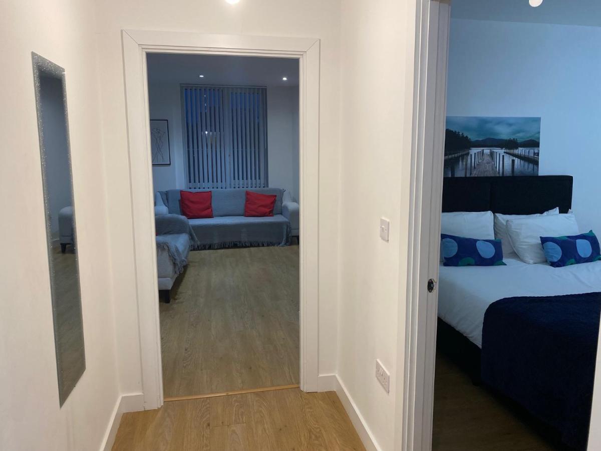 Berks Luxury Serviced Apartments , Free Parking, Free Gym And Free Wifi Bracknell Exterior foto