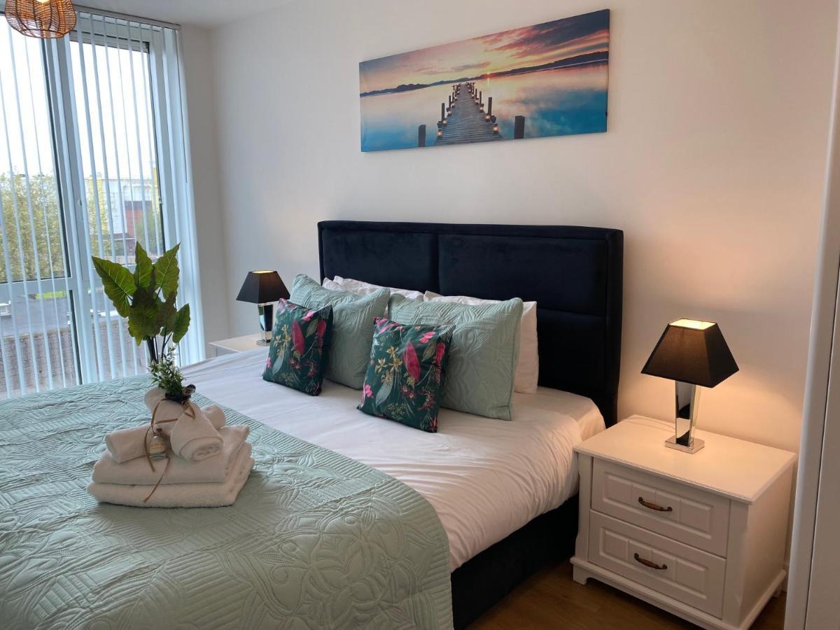 Berks Luxury Serviced Apartments , Free Parking, Free Gym And Free Wifi Bracknell Exterior foto